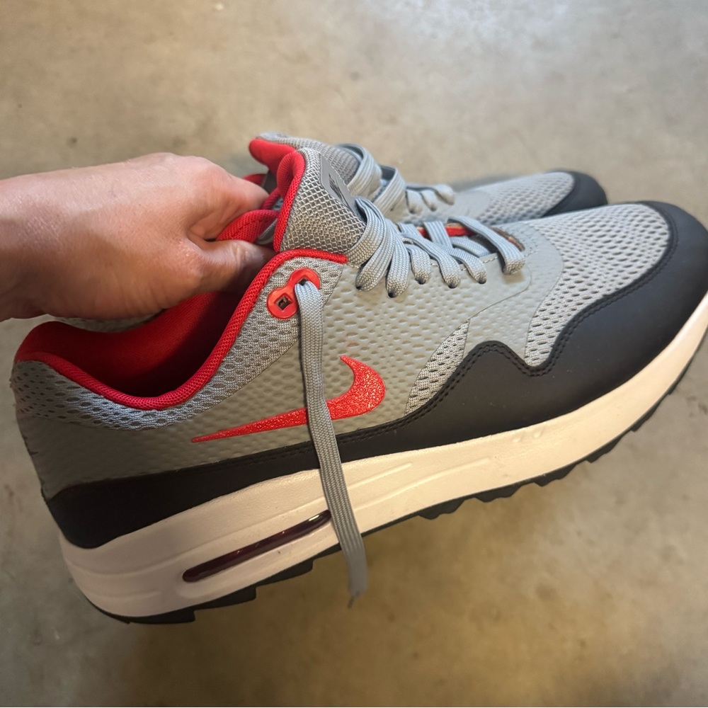 Nike Air Max spineless golf shoe. Never worn only tried on. EUC